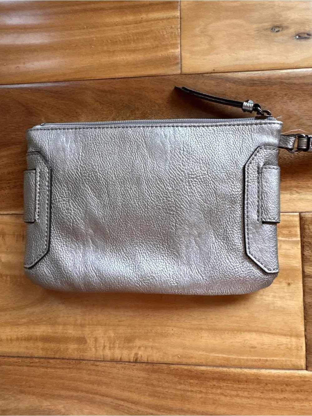 Simply Vera Vera Wang Metallic Silver Wristlet Clutch